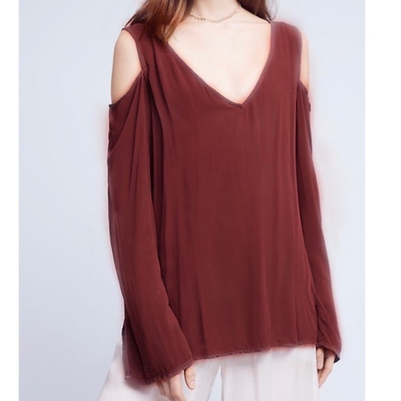 cloth & stone Tops - CLOTH & STONE Burgundy Cold Shoulder Top M